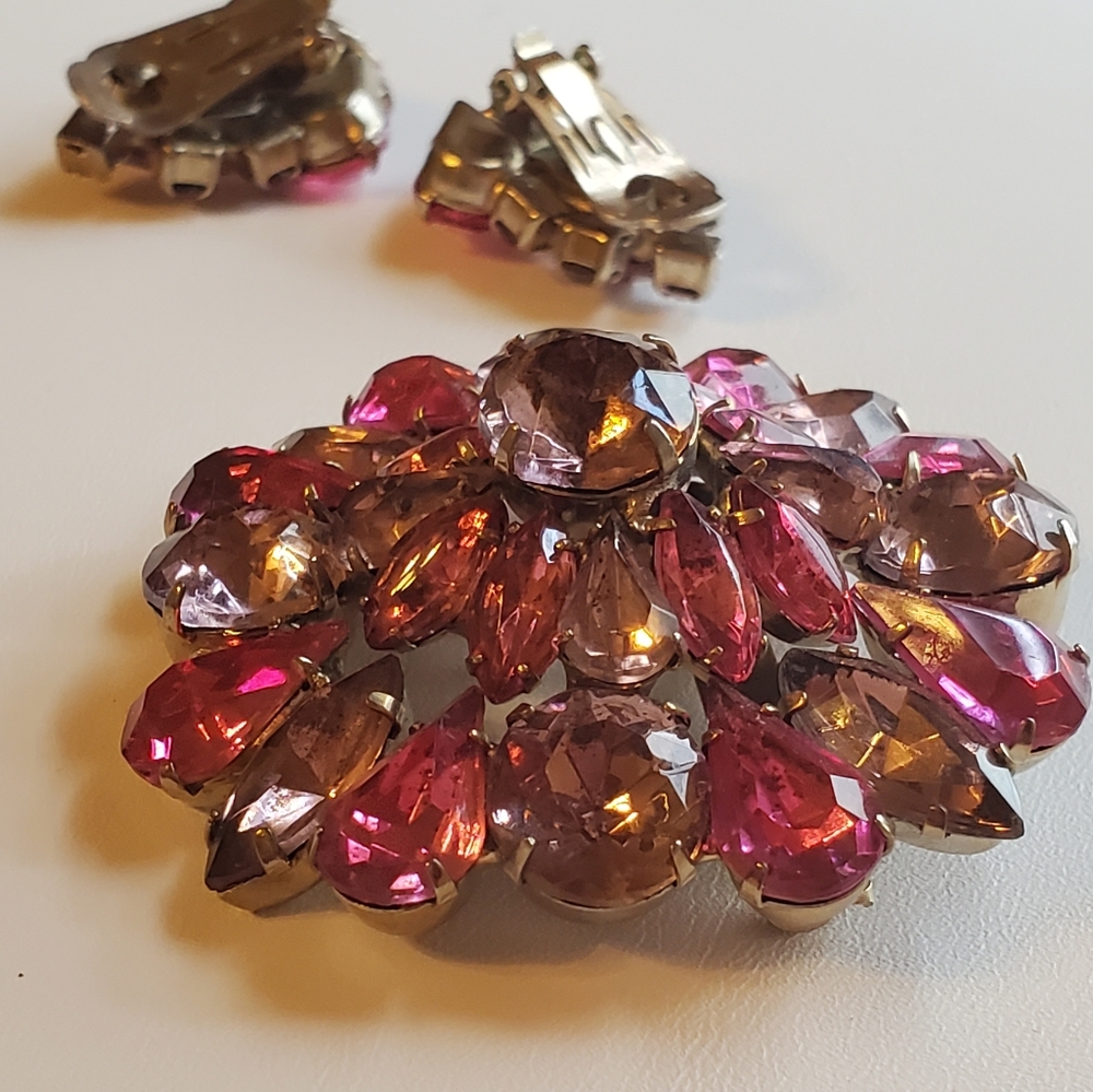 Vintage Rhinestone Brooch Earring Set - Picture 5 of 17